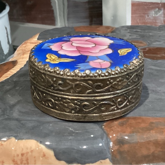 🔵 Vintage - Ornate Silver Plated - Mirrored Lid Trinket Box - Est. 70 years old - Picture 13 of 15